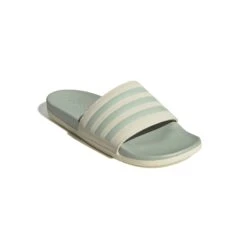 Sandales Adidas Pour Femmes - ADILETTE COMFORT 18 Sandales Adidas Pour Femmes - ADILETTE COMFORT -Go Sport Boutique adidas adilette comfort w vert 005127 617 02 3f56698c 07ea 4e77 8151 539f29db9324