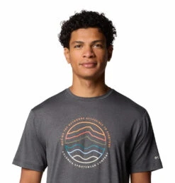 T-shirt Pour Hommes Columbia - KWICK HIKE GRAPHIC 16 T-shirt Pour Hommes Columbia - KWICK HIKE GRAPHIC -Go Sport Boutique columbia kwick hike graphic charcoal 207176 135 02 f925d768 dfe5 49d4 82b7 05df1d3ecd50