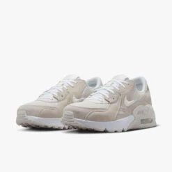 Souliers De Sport Pour Femmes Nike - AIR MAX EXCEE -Go Sport Boutique nike air max excee beige 713053 619 02