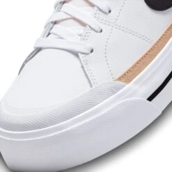 Souliers De Sport Nike Pour Femmes - COURT LEGACY LIFT 33 Souliers De Sport Nike Pour Femmes - COURT LEGACY LIFT -Go Sport Boutique nike court legacy lift blanc 713403 618 07 9b41841a 924f 43d5 be87 3bf27477fdce