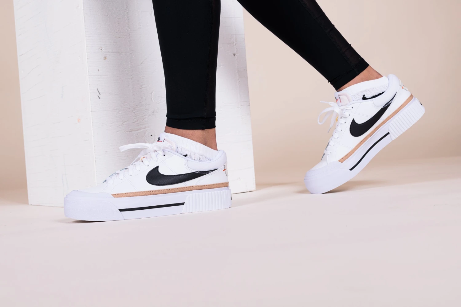 Souliers De Sport Nike Pour Femmes - COURT LEGACY LIFT 4 Souliers De Sport Nike Pour Femmes - COURT LEGACY LIFT – Image 2