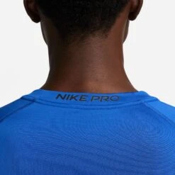 T-shirt Pour Hommes Nike - SLIM TOP -Go Sport Boutique nike lim short sleeve top bleu royal 174929 152 03