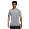 T-shirt Pour Hommes Nike - SLIM TOP -Go Sport Boutique nike lim short sleeve top charcoal 174929 135