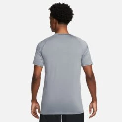 T-shirt Pour Hommes Nike - SLIM TOP -Go Sport Boutique nike lim short sleeve top charcoal 174929 135 01
