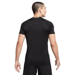 T-shirt Pour Hommes Nike - SLIM TOP -Go Sport Boutique nike lim short sleeve top noir 174929 112 01 b30f8aa0 8f45 4940 ab0a f40c9d96ab5b