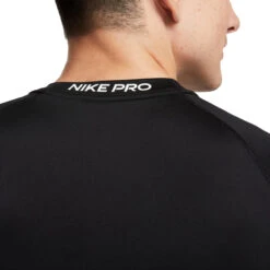T-shirt Pour Hommes Nike - SLIM TOP -Go Sport Boutique nike lim short sleeve top noir 174929 112 03 3d1e8d00 3345 4006 a84b ec7a1910c7df