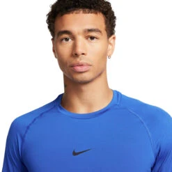 Chandail à Manches Longues Pour Hommes Nike - SLIM TOP 30 Chandail à Manches Longues Pour Hommes Nike - SLIM TOP -Go Sport Boutique nike long sleeve slim top bleu royal 174926 152 02