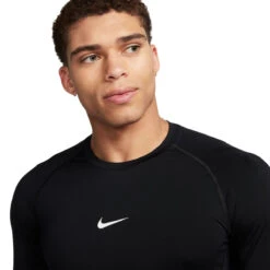 Chandail à Manches Longues Pour Hommes Nike - SLIM TOP 24 Chandail à Manches Longues Pour Hommes Nike - SLIM TOP -Go Sport Boutique nike long sleeve slim top noir 174926 112 02