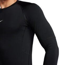 Chandail à Manches Longues Pour Hommes Nike - SLIM TOP 25 Chandail à Manches Longues Pour Hommes Nike - SLIM TOP -Go Sport Boutique nike long sleeve slim top noir 174926 112 03