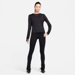 Chandail à Manches Longues Pour Femmes Nike - ONE CLASSIC 24 Chandail à Manches Longues Pour Femmes Nike - ONE CLASSIC -Go Sport Boutique nike nk one classic ls noir 506801 612 05 ce4d49df 3545 46ed 8f0b 218aadba55ba