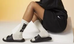 Sandales Pour Femmes Nike - VICTORI ONE -Go Sport Boutique nike victori one blanc noir 713227 649 06 256005b5 ccf2 48b8 9a3e 4003338bcef9