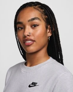 Chandail à Manches Longues Pour Femmes Nike - NSW CLUB FLC CREW -Go Sport Boutique nike w nsw club flc crew gris 171217 610 03 594277e7 6273 4319 b445 8c2ecb0771c0
