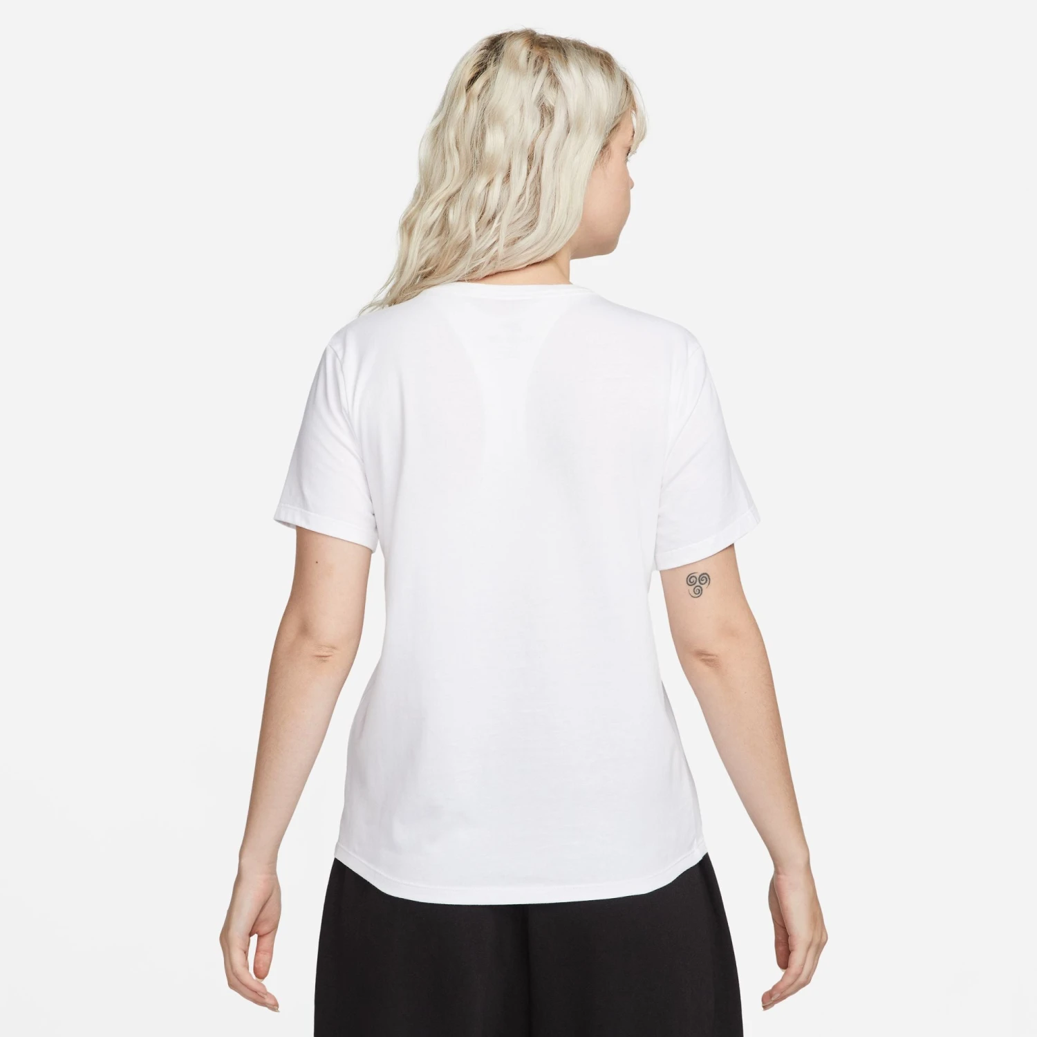 T-shirt Nike Pour Femmes - WOMEN'S T-SHIRT 5 T-shirt Nike Pour Femmes - WOMEN'S T-SHIRT – Image 3