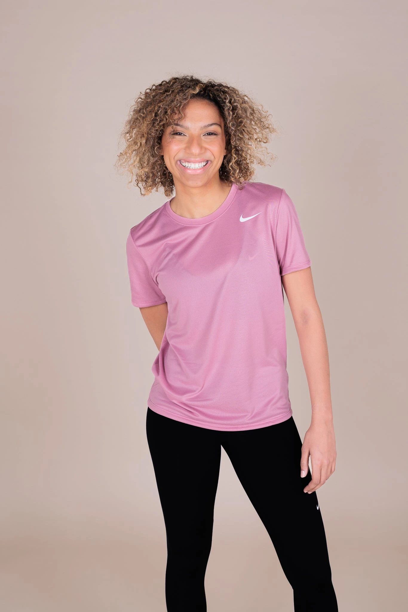T-Shirt Pour Femmes Nike - WOMEN'S TEE 5 T-Shirt Pour Femmes Nike - WOMEN'S TEE – Image 3