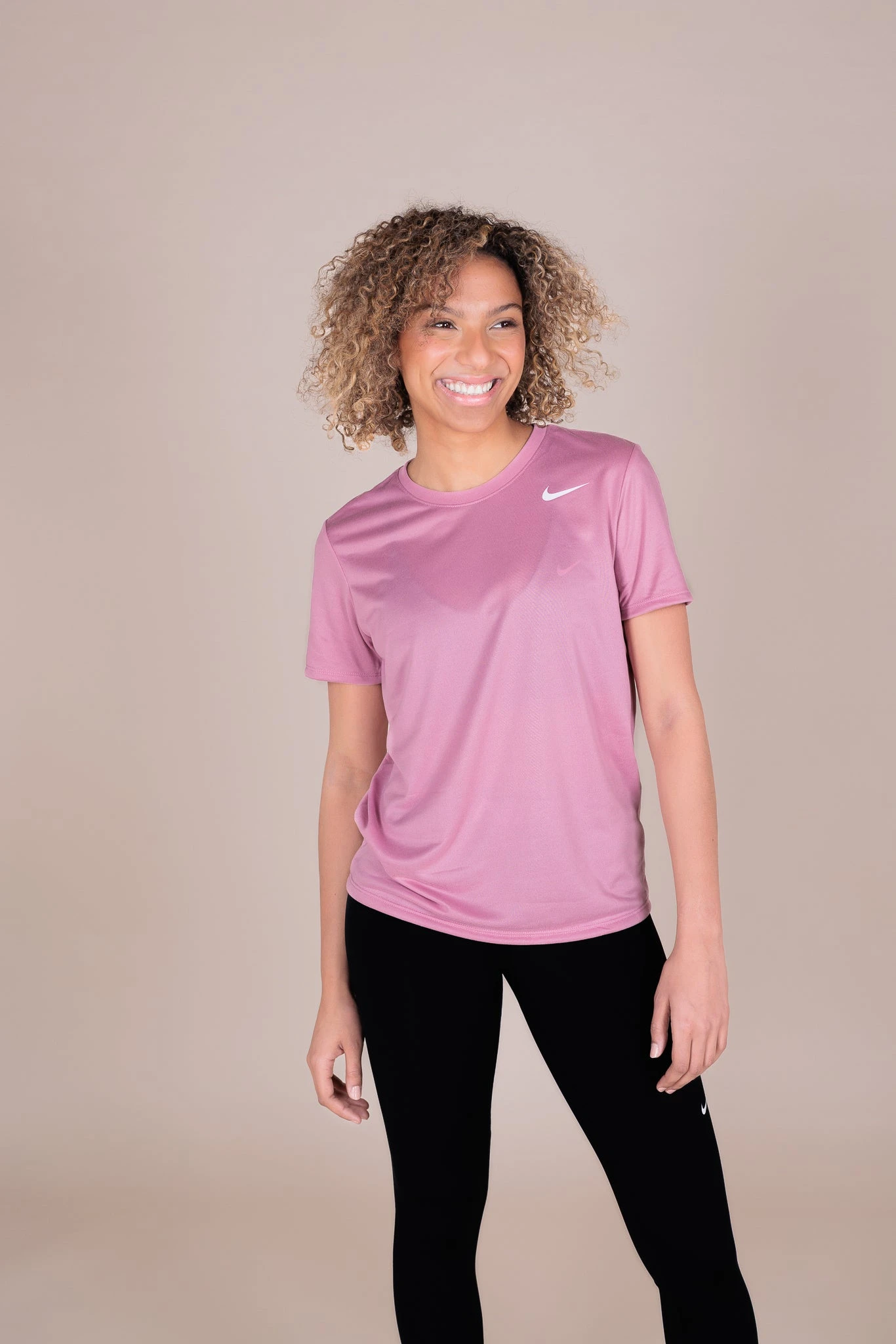 T-Shirt Pour Femmes Nike - WOMEN'S TEE 6 T-Shirt Pour Femmes Nike - WOMEN'S TEE – Image 4
