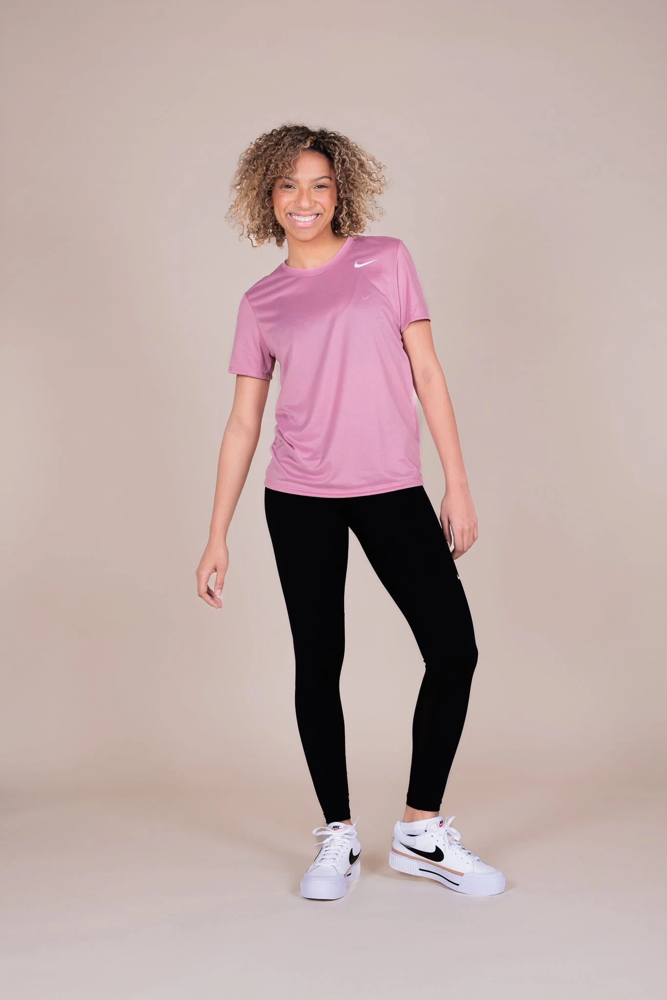 T-Shirt Pour Femmes Nike - WOMEN'S TEE 4 T-Shirt Pour Femmes Nike - WOMEN'S TEE – Image 2