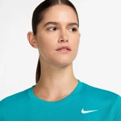 T-Shirt Pour Femmes Nike - WOMEN'S TEE 31 T-Shirt Pour Femmes Nike - WOMEN'S TEE -Go Sport Boutique nike womens tee turquoise 174120 670 02