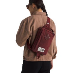 Sac Bandoulière Pour Femmes North Face - BERKELEY FIELD BAG -Go Sport Boutique north face berkeley field bag rose 505717 614 04