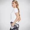 GODRI SERENE TEE - T-Shirt Col En V Femmes - Skechers -Go Sport Boutique skechers godri serene tee blanc 892130 618 03 5cfab9c3 f2be 4b16 b15a 228986467955