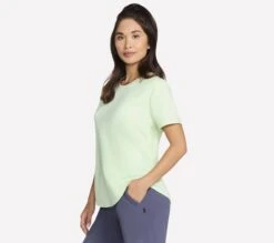 T-shirt Pour Femmes Skechers - GO DRI SWIFT TEE -Go Sport Boutique skechers godri swift tee noir vert 892128 673 01