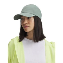 Casquette Pour Femmes Under Armour - FAVORITES HAT -Go Sport Boutique under armour canada favorites hat vert 136790 617 02 0b05beb3 cf43 4f8f b6c2 162b1de9a0cd